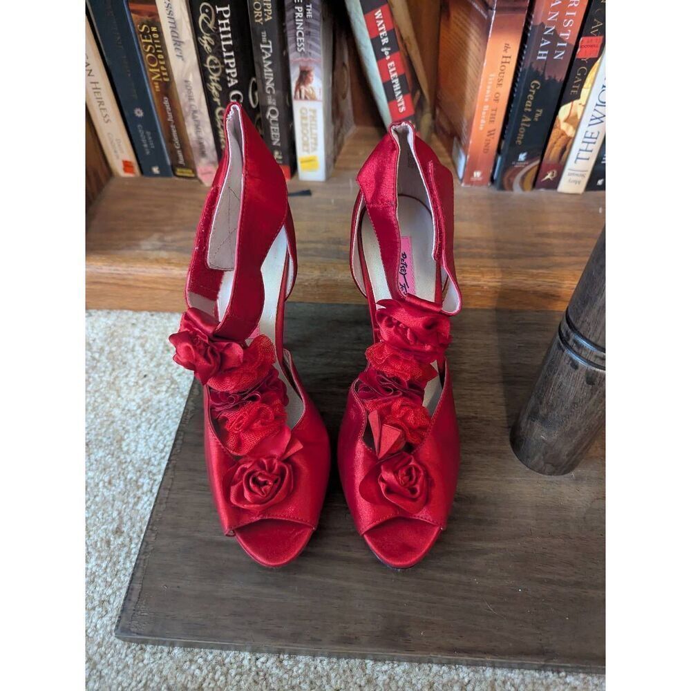 Betsey Johnson Women's Size 8 Pink Rose Pumps Heels Stiletto